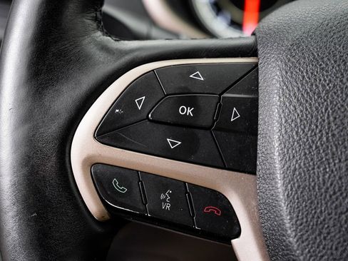 Used 2017 Jeep Cherokee Limited image 12