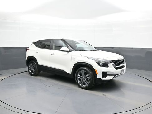 Used 2023 Kia Seltos LX image 4