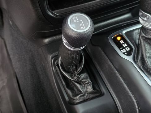 Used 2022 Jeep Gladiator Sport AWD/4WD image 28