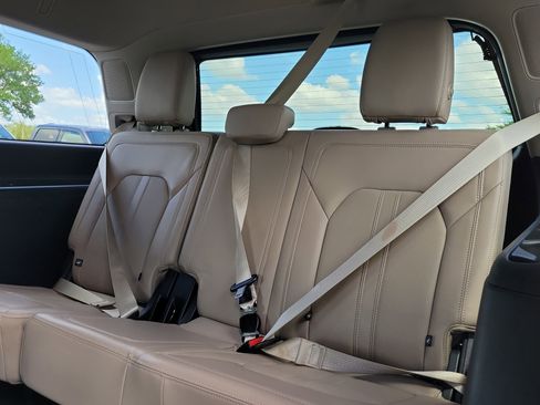 Used 2024 Ford Expedition Limited image 12