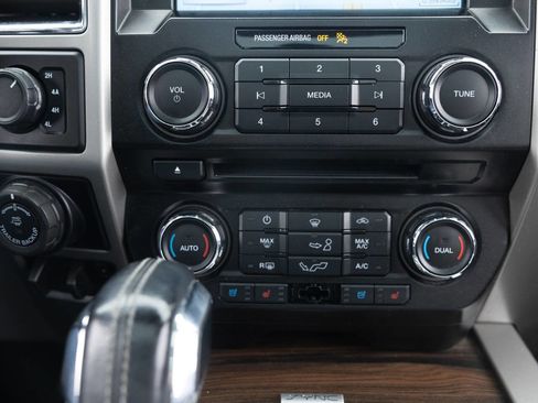 Used 2016 Ford F150 Lariat image 40