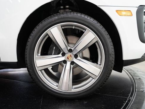 Used 2024 Porsche Macan image 23