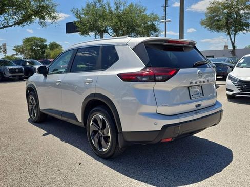 Certified 2025 Nissan Rogue SV w/ SV Premium Package FWD image 6