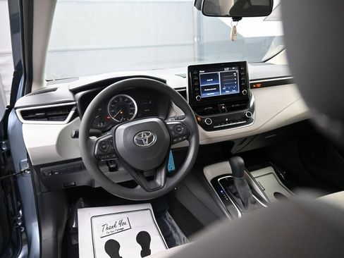 Used 2020 Toyota Corolla LE image 15