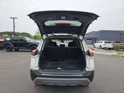 Used 2023 Nissan Rogue SV FWD image 14