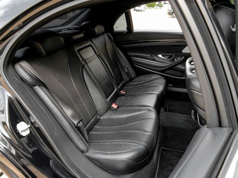 Used 2017 Mercedes-Benz S 550 Sedan image 33