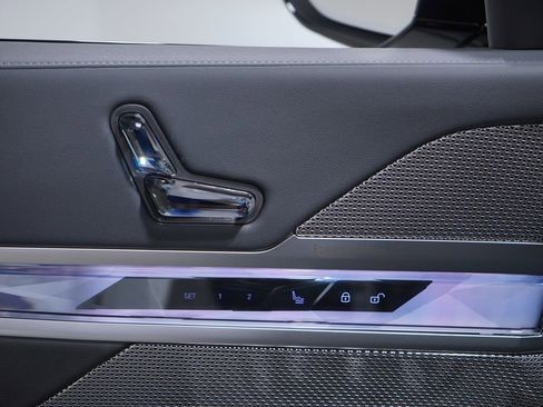 New 2026 BMW 740i w/ Premium Package image 17