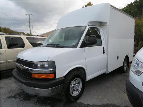 Used 2015 Chevrolet Express 3500 image 18