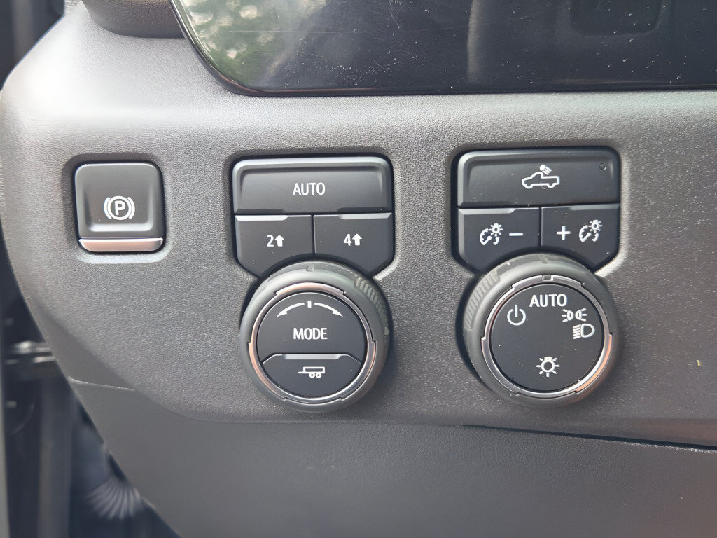 Certified 2024 Chevrolet Silverado 1500 LT AWD/4WD image 37