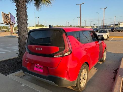 Used 2024 Kia Soul LX w/ Option Group 015 FWD image 18