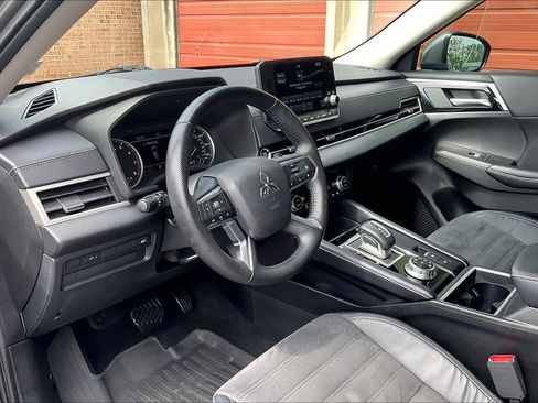 Used 2023 Mitsubishi Outlander SE AWD/4WD image 13