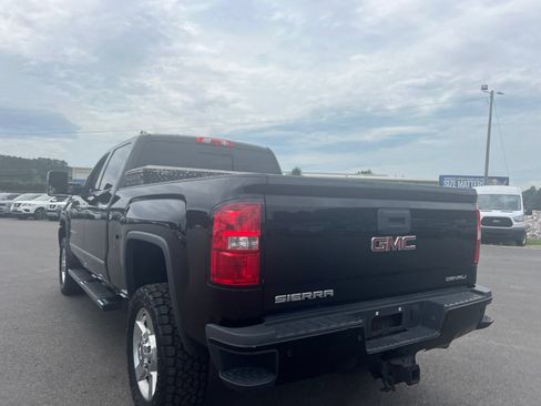 Used 2016 GMC Sierra 2500 Denali w/ Duramax Plus Package AWD/4WD image 17