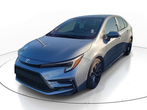 Used 2024 Toyota Corolla SE FWD image 3
