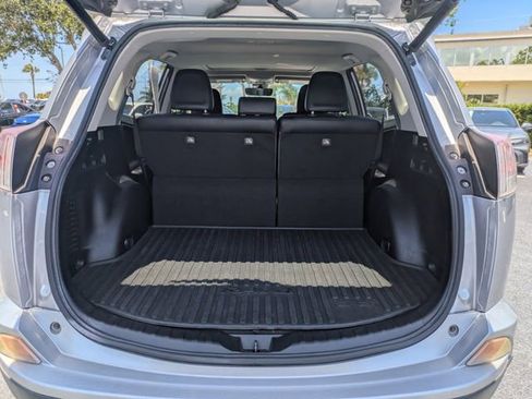 Used 2018 Toyota RAV4 Limited FWD image 13