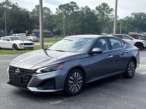 Used 2025 Nissan Altima 2.5 SV FWD image 4