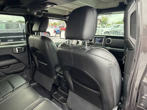 Used 2018 Jeep Wrangler Unlimited Sahara w/ Dual Top Group AWD/4WD image 12