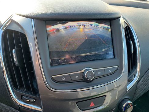 Used 2019 Chevrolet Cruze LT w/ Convenience Package image 14