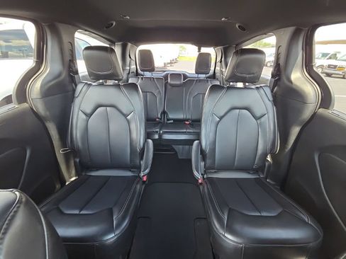 Used 2025 Chrysler Pacifica Select FWD image 25