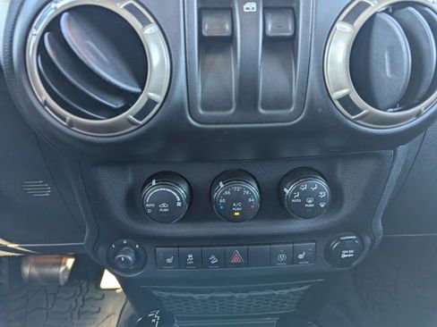 Used 2017 Jeep Wrangler 75th Anniversary image 19