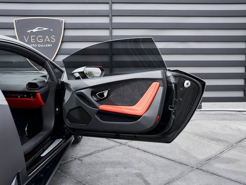 Used 2023 Lamborghini Huracan EVO image 31