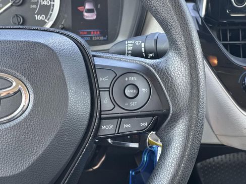 Used 2021 Toyota Corolla LE image 23