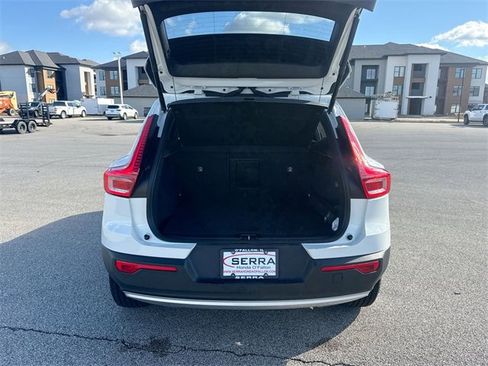 Used 2020 Volvo XC40 T5 Momentum image 30