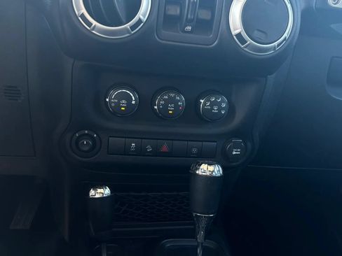 Used 2013 Jeep Wrangler Unlimited Sahara w/ Connectivity Group AWD/4WD image 18