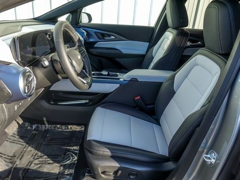 New 2026 Chevrolet Equinox EV LT image 14