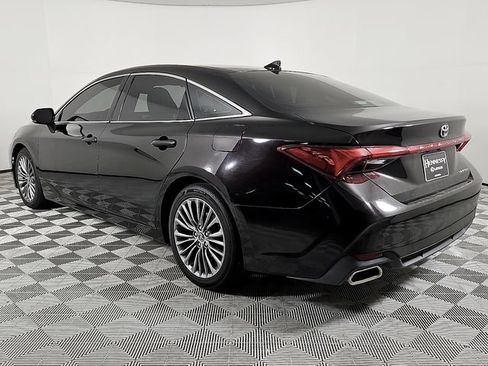 Used 2019 Toyota Avalon Limited image 6
