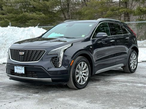 Used 2023 Cadillac XT4 Premium Luxury image 3
