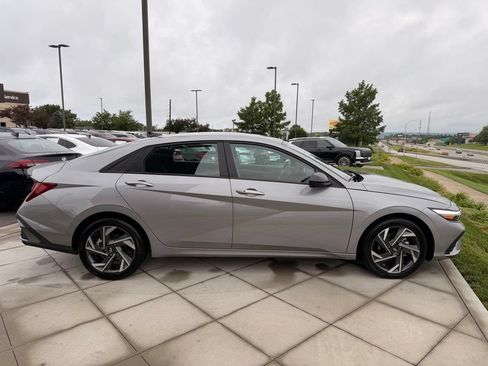 Used 2025 Hyundai Elantra Sport FWD image 10