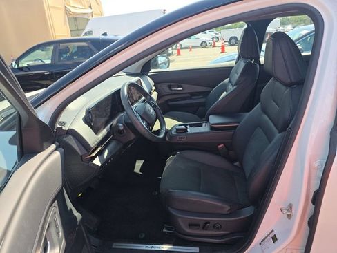 Used 2023 Nissan Ariya AWD image 3