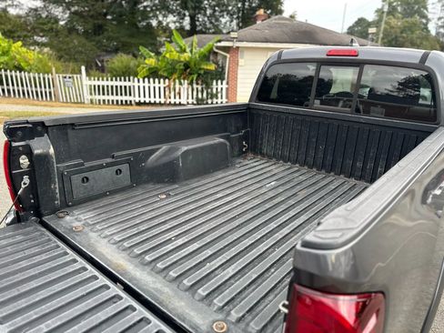 Used 2017 Toyota Tacoma SR5 w/ Tow Package RWD image 11
