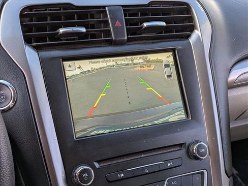 Used 2017 Ford Fusion SE w/ Fusion SE Technology Package image 13