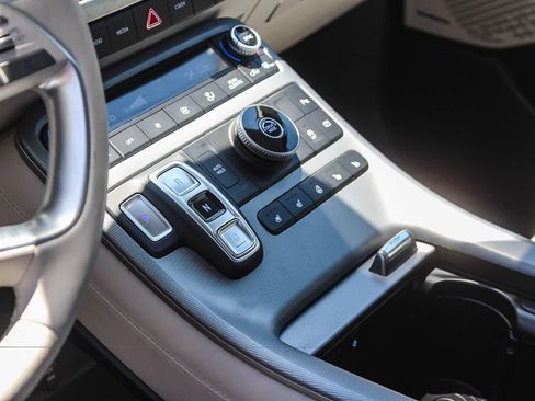Certified 2024 Hyundai Palisade Limited FWD image 24