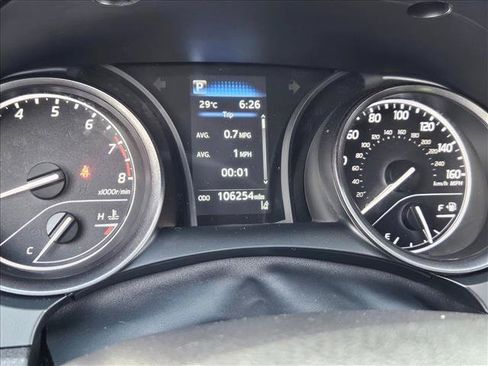 Used 2022 Toyota Camry SE FWD image 10