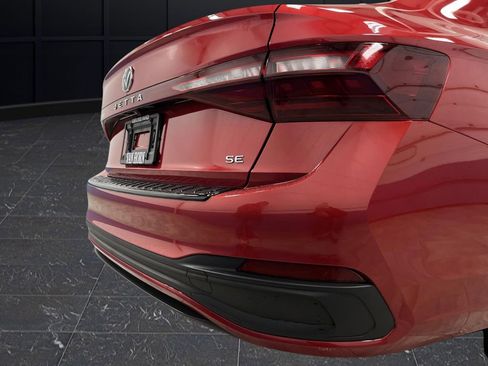 Used 2025 Volkswagen Jetta SE w/ Sunroof Package image 31