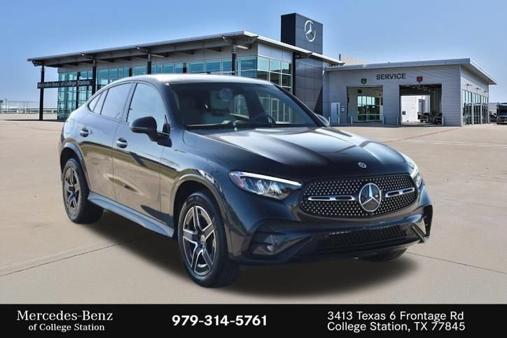 Certified 2025 Mercedes-Benz GLC 300 4MATIC image 3