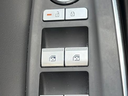 Certified 2026 Genesis GV70 2.5T AWD/4WD image 17