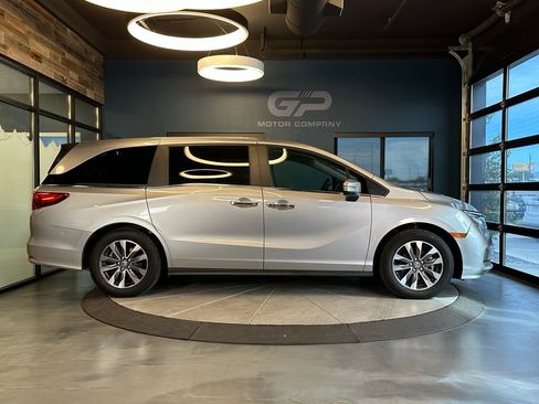 Used 2024 Honda Odyssey EX-L image 2