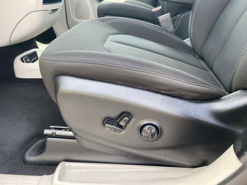 Used 2023 Chrysler Voyager LX FWD image 37