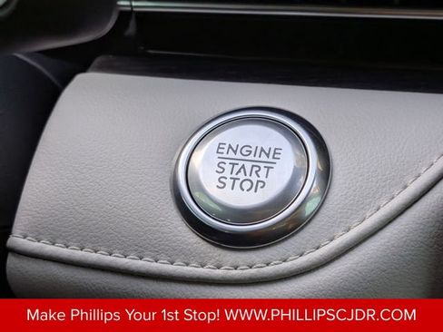 Used 2025 Lincoln Nautilus Reserve AWD/4WD image 29