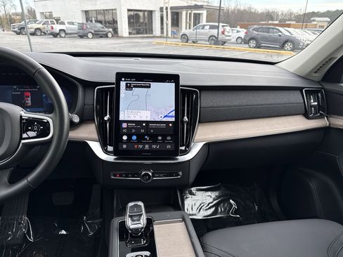 Used 2025 Volvo XC90 B6 Plus image 30