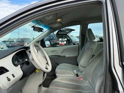 Used 2011 Toyota Sienna FWD image 14