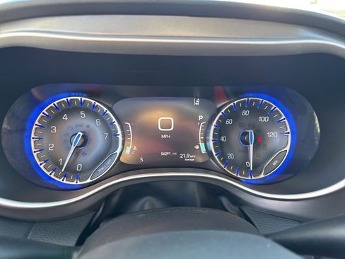 Certified 2024 Chrysler Pacifica Touring-L image 15