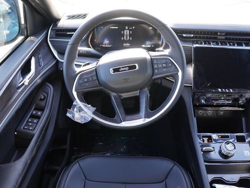 New 2025 Jeep Grand Cherokee Limited image 13