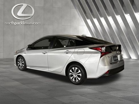 Used 2021 Toyota Prius XLE image 2