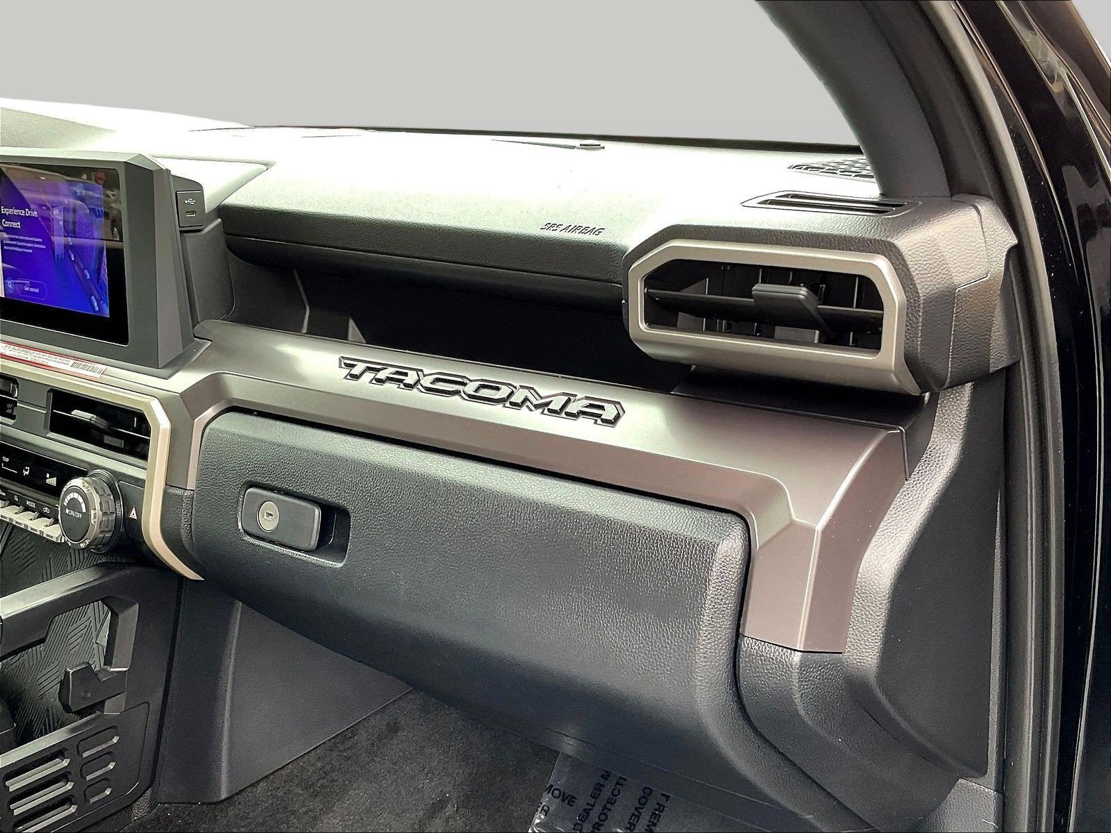 Used 2025 Toyota Tacoma SR5 AWD/4WD image 29