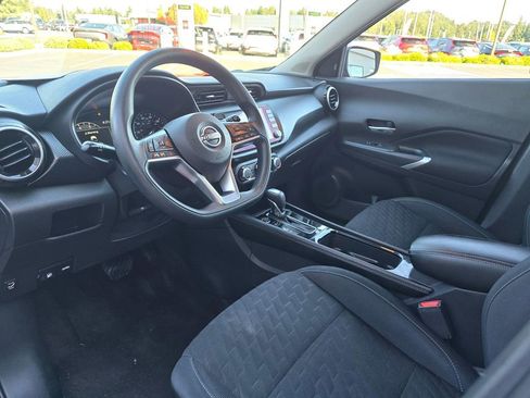 Used 2023 Nissan Kicks SV w/ Interior Electronics Package FWD image 11