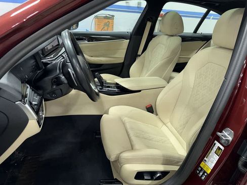 Used 2023 BMW 530i xDrive 530i xDrive w/ Premium Package image 15